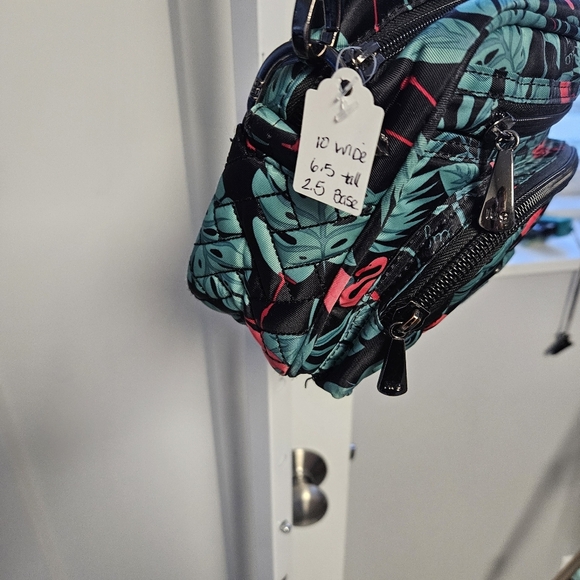 Lug Carousel Floral Crossbody Bag - Picture 9 of 9